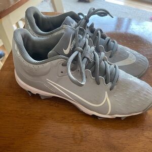 Women’s size 6.5 Nike softball cleats
